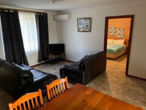 TV a/nebo společenská místnost v ubytování Augusta Escape Holiday Units