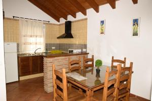 a kitchen with a table and chairs in a kitchen at Casas Arena y Mar in Zahora