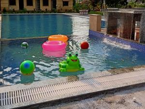 Swimming pool sa o malapit sa Kalwars Millennials Park