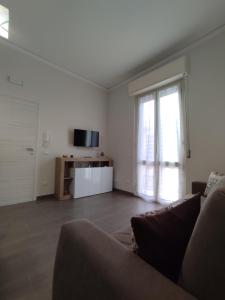 Televízia a/alebo spoločenská miestnosť v ubytovaní Casa Violetta