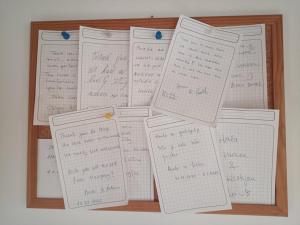 una pila de papeles en un marco de madera con letra en edelweiss, en Radovljica