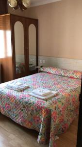 a bedroom with a bed with two plates on it at Pensión Casa Corro in Carreña de Cabrales