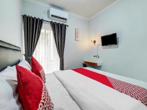 Postel nebo postele na pokoji v ubytování Super OYO Capital O 90983 Harmony Easy Stay