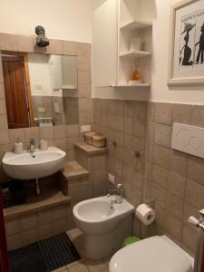 Ett badrum på Appartamento ad Ovindoli