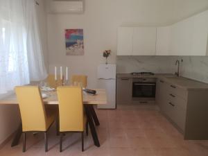 Kuchyňa alebo kuchynka v ubytovaní Studio apartment Calm nature