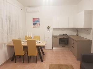 Kuchyňa alebo kuchynka v ubytovaní Studio apartment Calm nature