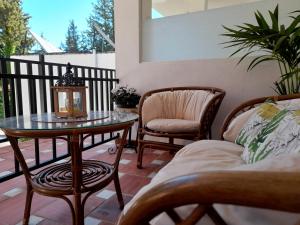 A seating area at APARTAMENTO ESTACIÓN 54