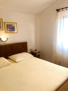 Postel nebo postele na pokoji v ubytování Apartmani Anamar