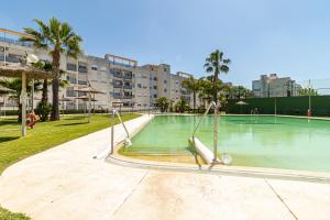 Basen w obiekcie Allo Apartments Europa I Parking Piscina Padel 3 Habitaciones lub w pobliżu