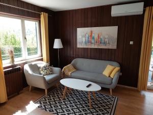 Posedenie v ubytovaní GreenHouse s bazenom