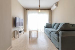 Telewizja i/lub zestaw kina domowego w obiekcie Allo Apartments Europa I Parking Piscina Padel 3 Habitaciones