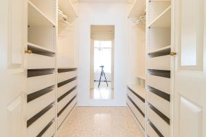 Zdjęcie z galerii obiektu Allo Apartments Europa I Parking Piscina Padel 3 Habitaciones w mieście Jerez de la Frontera