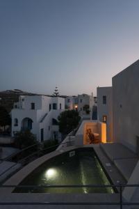 Bazén v ubytování Areos Luxury Suites nebo v jeho okolí