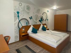 Postel nebo postele na pokoji v ubytování Hotel Krone Riesling