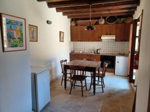 Fotografie z fotogalerie ubytování Kleanthis House v destinaci Tochni + 18 fotografií
