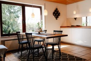 a kitchen with a wooden table and chairs at Ruhestifter-Salem mit Aromasauna und Hot Tub bis zu 10 Personen in Salem