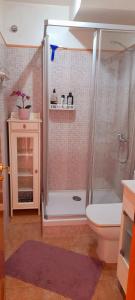 Bathroom sa The Summer Treat Shared Apartment Compartido