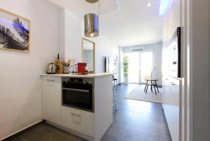 Kuchnia lub aneks kuchenny w obiekcie Precioso apartamento con vistas al mar y piscinas