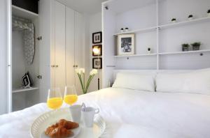 Łóżko lub łóżka w pokoju w obiekcie Precioso apartamento con vistas al mar y piscinas