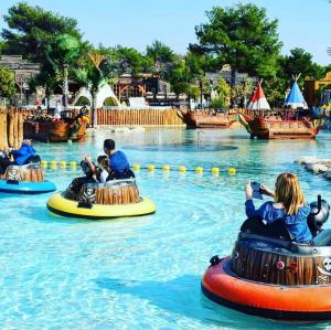 Bazén v ubytování LunaBay Biograd Mobile Home nebo v jeho okolí
