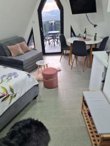 Khu vực ghế ngồi tại Apartman Sofija Divcibare