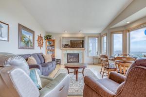a living room with a couch and a table at Lea House in Waldport
