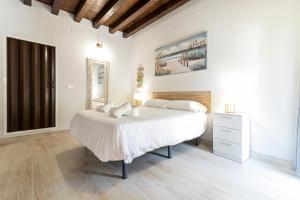 Postel nebo postele na pokoji v ubytování Allo Apartments Plateros Centro Jacuzzi Comunitario