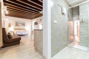 Koupelna v ubytování Allo Apartments Plateros Centro Jacuzzi Comunitario