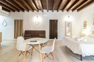 Posteľ alebo postele v izbe v ubytovaní Allo Apartments Plateros Centro Jacuzzi Comunitario + 37 fotografií