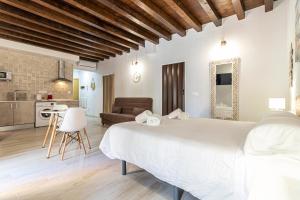 Postel nebo postele na pokoji v ubytování Allo Apartments Plateros Centro Jacuzzi Comunitario
