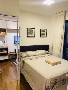 Posteľ alebo postele v izbe v ubytovaní O Melhor do Alto da XV com garagem e sacada