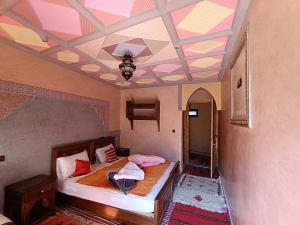 a bedroom with a bed and a coffered ceiling at Riad Atlas Sultana in Imlil