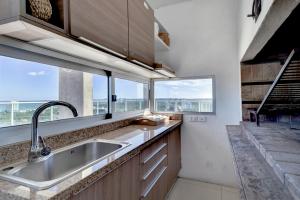Η κουζίνα ή μικρή κουζίνα στο Hermoso Apartamento en Punta del Este, piso alto.