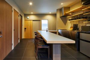 Kuchyň nebo kuchyňský kout v ubytování HANARE KYOTO Hachijoguchi + 8 fotografií