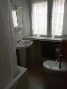 Fotografie z fotogalerie ubytování Room in Lodge - Pension Oria Luarca Asturias v destinaci Luarca