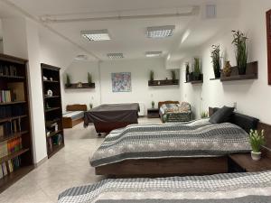 Posteľ alebo postele v izbe v ubytovaní Budapest Wigwam 140 m2