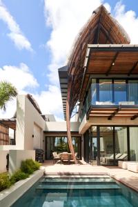 Bazén v ubytování LUX* Grand Baie Resort & Residences nebo v jeho okolí
