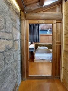Bunk bed o mga bunk bed sa kuwarto sa 芹聚輕旅 Qinju Light Hostel