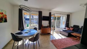a living room with a table and chairs and a couch at Vogelnescht19 in Titisee-Neustadt