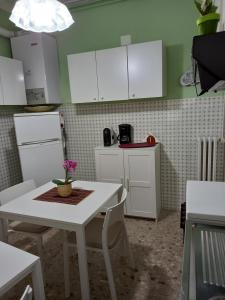 A kitchen or kitchenette at nAnA'