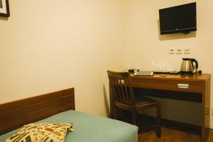 a bedroom with a desk with a bed and a computer at Apartamenty na Wydmie in Gąski +31 photos