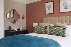 Кровать или кровати в номере Sentry Mead Hotel