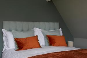 Кровать или кровати в номере Sentry Mead Hotel
