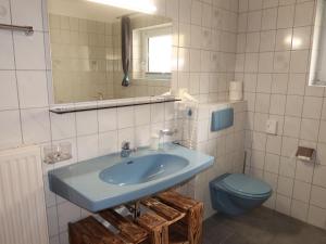 Kúpeľňa v ubytovaní Apartment Piz Mundin by Interhome