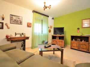 TV a/nebo společenská místnost v ubytování Holiday Home Latin by Interhome