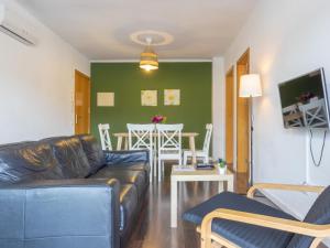 Μια τηλεόραση ή/και κέντρο ψυχαγωγίας στο Apartment Terecel Salou-5 by Interhome