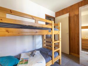 Postel nebo postele na pokoji v ubytování Apartment Hauts De Chaviere A13 by Interhome