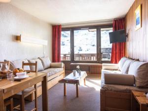 Posezení v ubytování Apartment Hauts De Chaviere A13 by Interhome