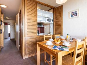Fotografie z fotogalerie ubytování Apartment Hauts De Chaviere A13 by Interhome v destinaci Val Thorens