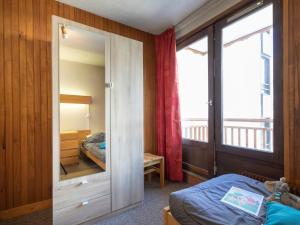 Postel nebo postele na pokoji v ubytování Apartment Hauts De Chaviere A13 by Interhome